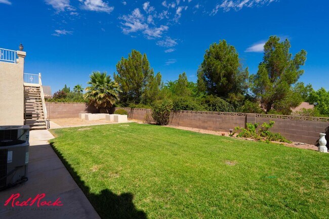 Building Photo - Spacious 6 Bedroom Home with a Balcony!