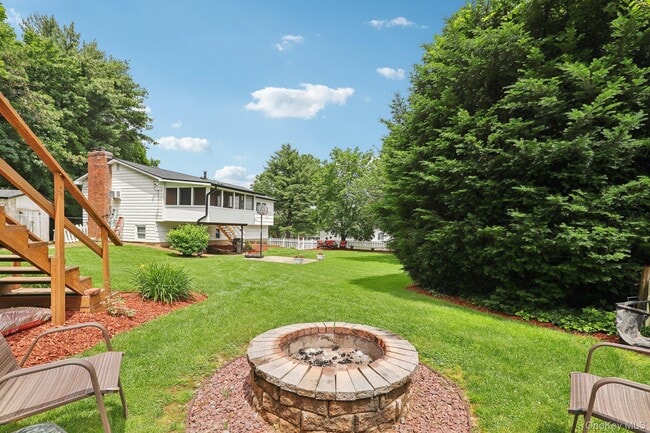 Building Photo - 118 Standish Dr