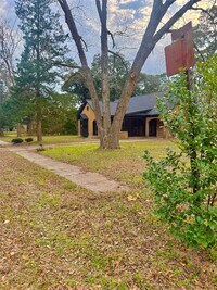 Building Photo - 300 Dunnam Ave