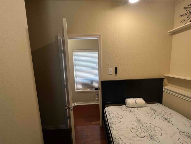 Building Photo - 14014 Summer Ash Ln