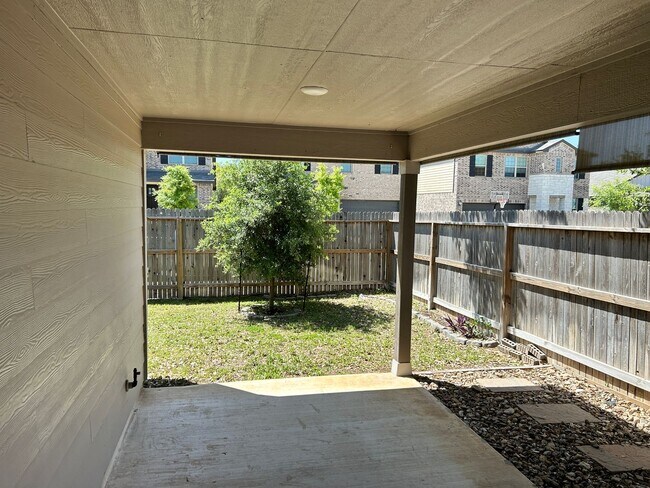 Building Photo - Contemporary 4-bedroom, 3-bathroom