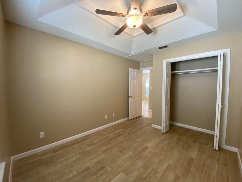 Building Photo - 1209 Swallow Ave