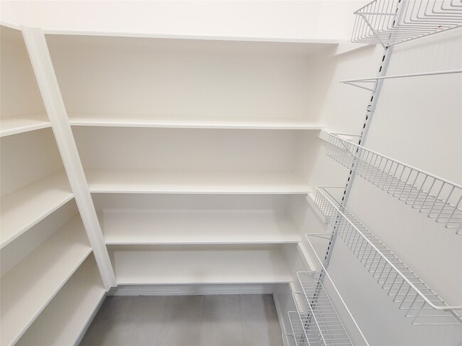 Building Photo - 75 Dennis St