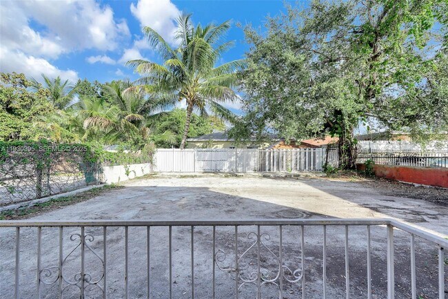 Building Photo - 8295 NE Miami Ct