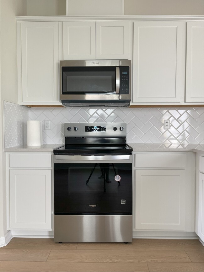 Building Photo - 3156 Emerald Acrs Ln