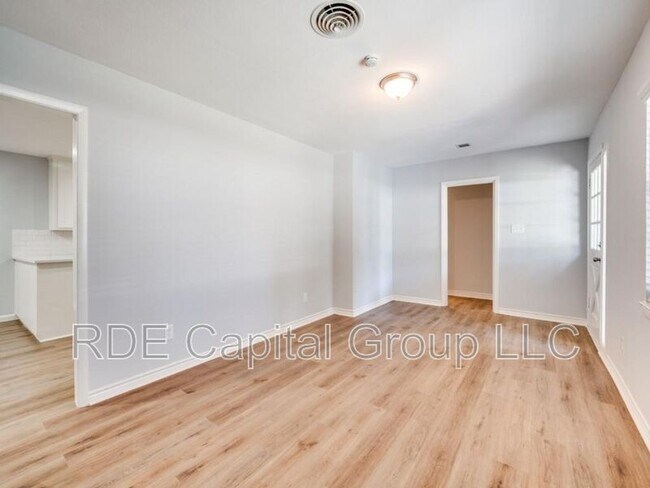 Building Photo - 1108 Wade Dr