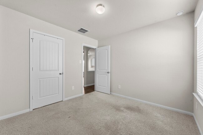 Building Photo - 14091 Chinook Dr