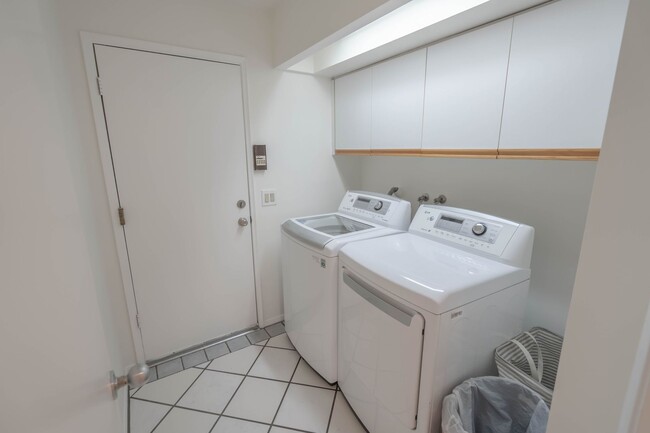 Building Photo - Fully Furnished 3 Bedroom Home for Rent in...