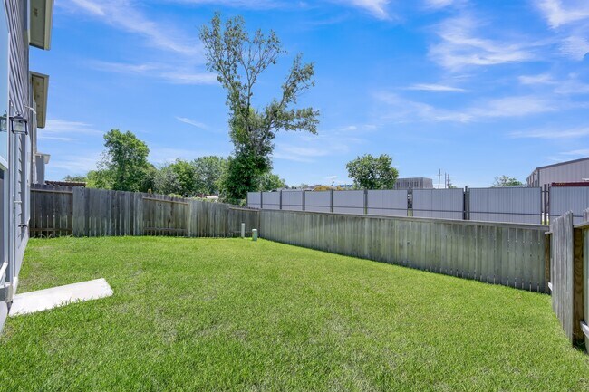 Building Photo - 7314 Madison Cmns Ln