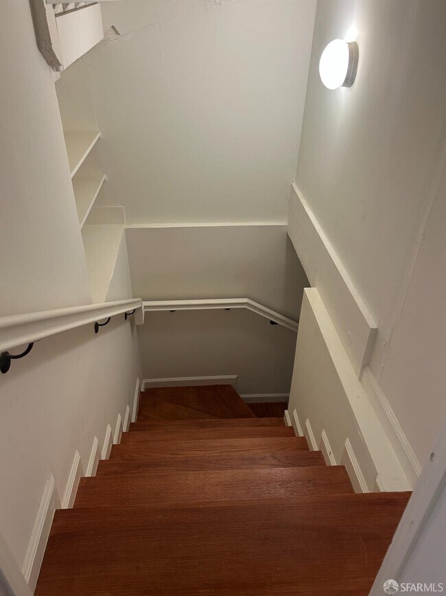 Building Photo - 255 Molimo Dr