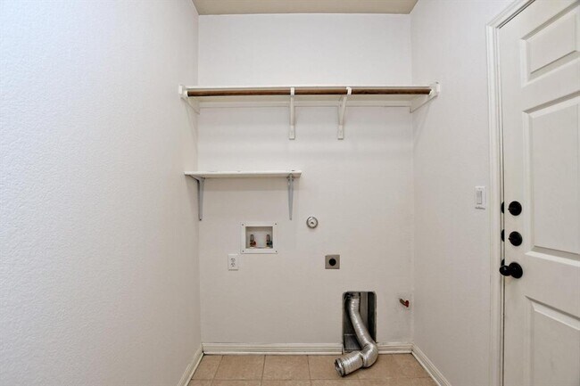 Building Photo - 2213 Lookout Range Dr