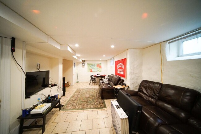 Building Photo - 5-bed, 2.5 bath Allston Apt Near the T!