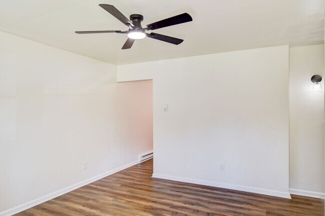 Building Photo - 1306 Linden Ave