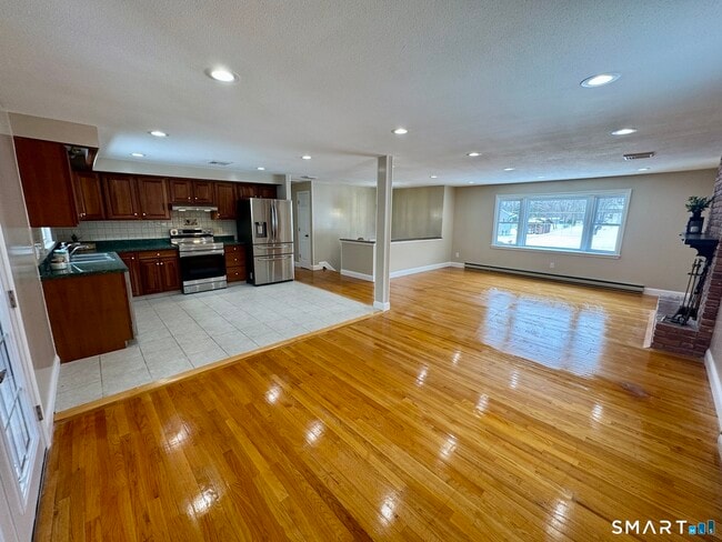 Building Photo - 10 Longview Ln