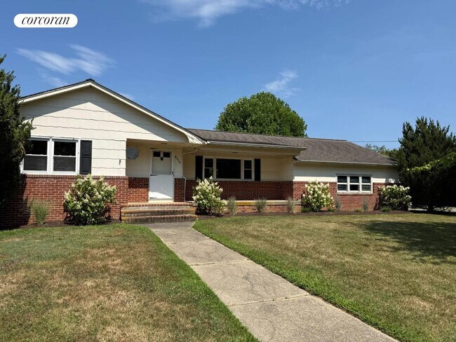 Building Photo - 3220 Delmar Dr