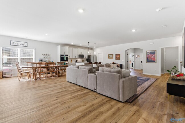 Building Photo - 148 Flintridge Dr