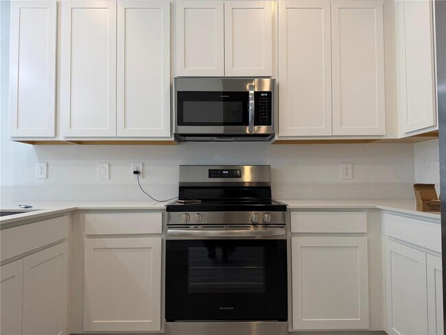 Building Photo - 2950 Savoir Ave