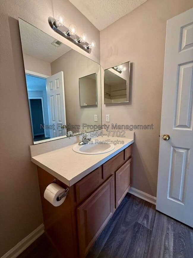 Building Photo - 518 Scrub Jay Dr