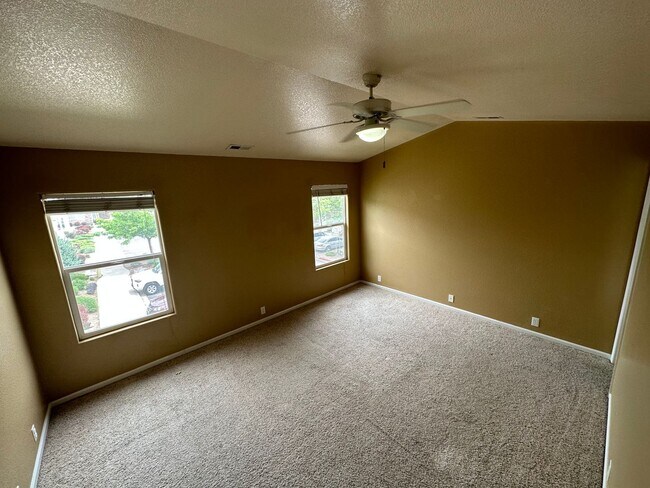 Building Photo - 2057 Creekridge