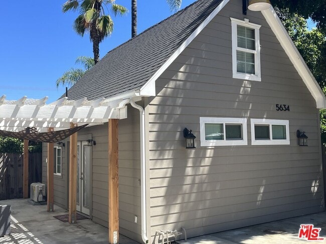 Building Photo - 5634 Ventura Canyon Ave