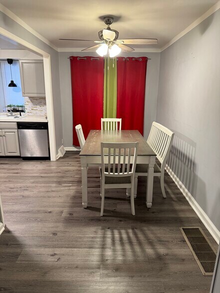 Building Photo - 8114 Terry St