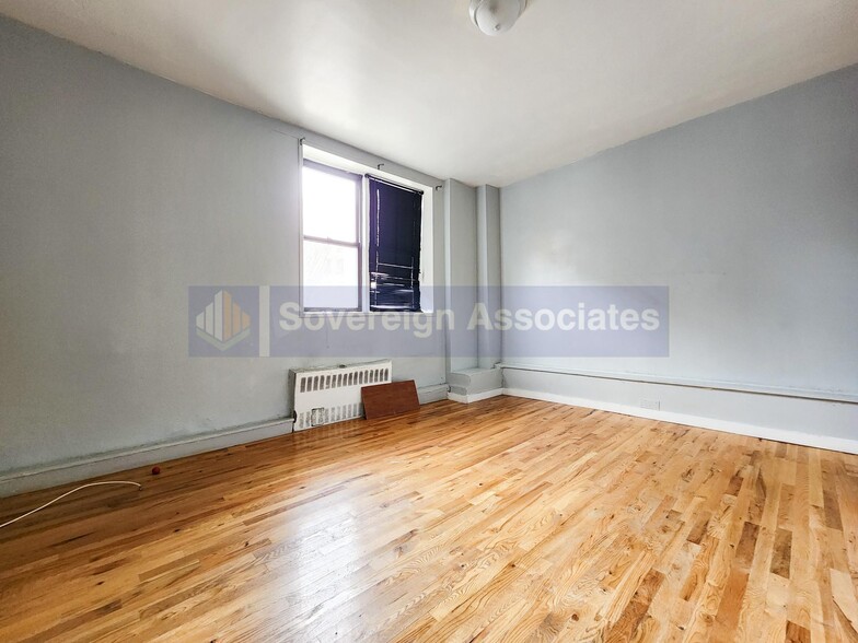 Building Photo - 210 W 251st St