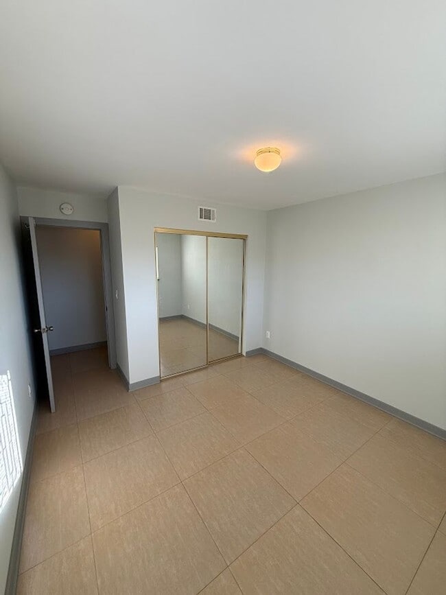 Building Photo - 3 Bedroom 2 Bathroom Granada Hills Home (Main House) Great Location!