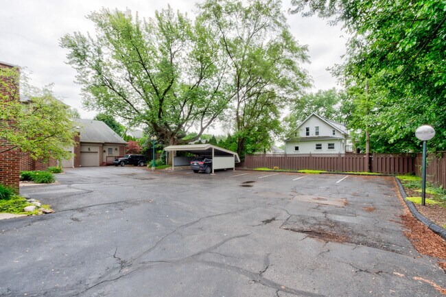 Building Photo - 801 N Sherman Dr