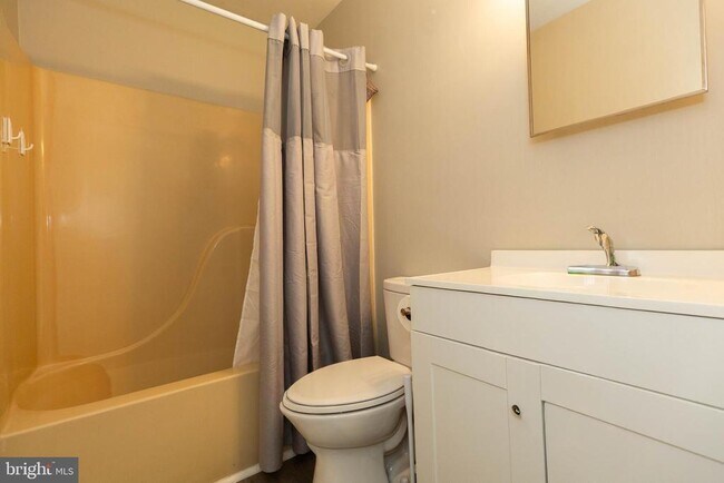 Building Photo - 462 Wild Rose Ln