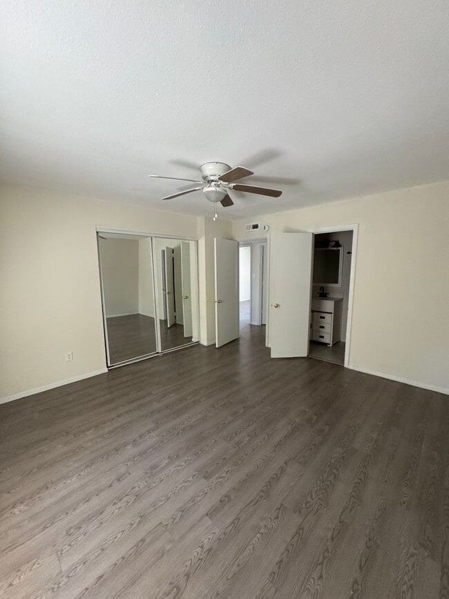 Building Photo - Spacious & Stylish Condo in Chateau DeVille – A Rare Find!