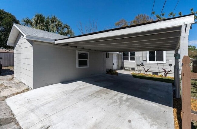 Building Photo - HOUSING VOUCHER ACCEPTED: : Updated St. Pete Home with Private Yard, Hot Tub & More!