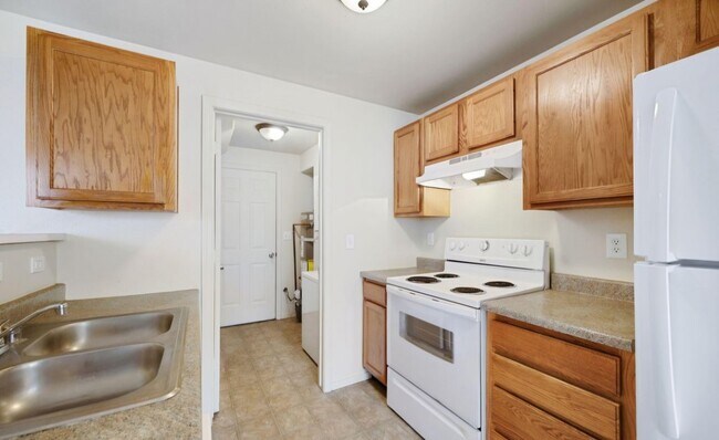 Building Photo - 4036 Village Dr