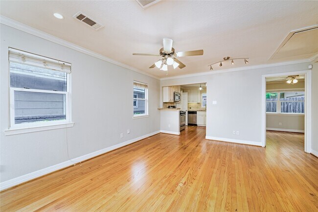 Building Photo - 4405 Marina St