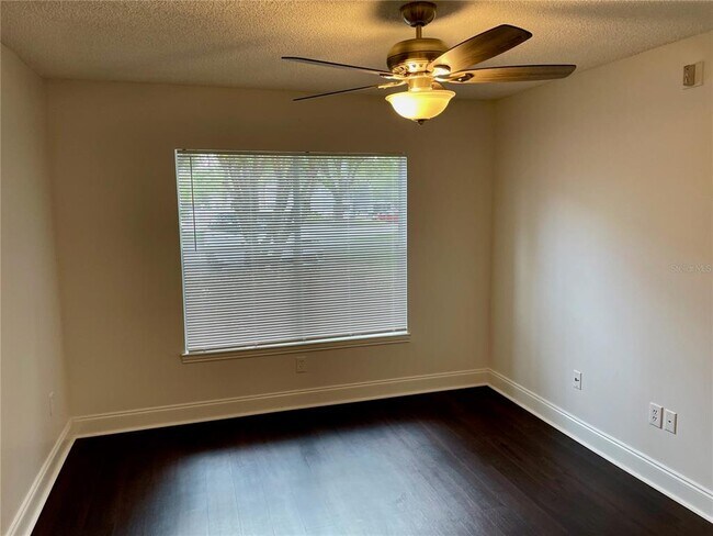 Building Photo - 2521 Grassy Point Dr