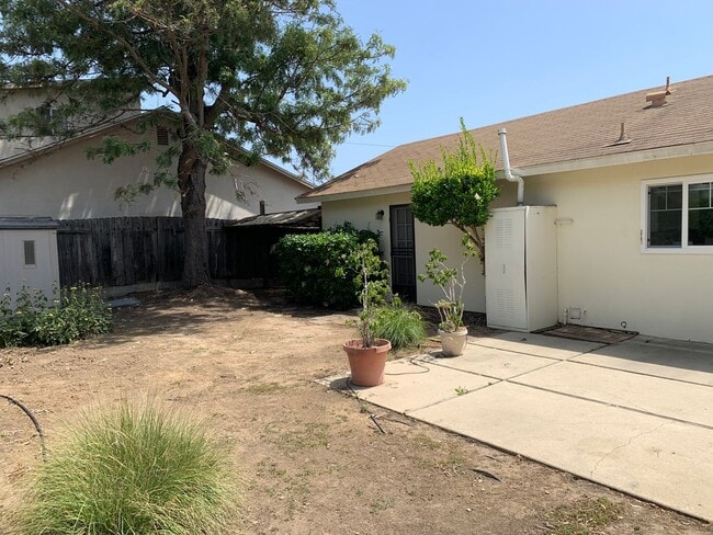 Building Photo - Ellwood Beach 4 Bedroom Home