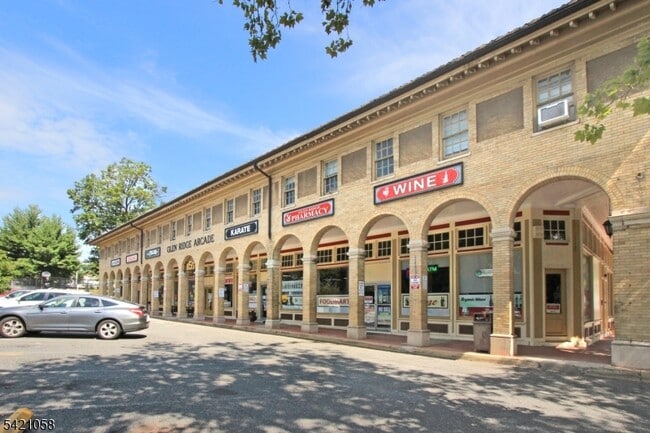 Building Photo - 10 Lincoln St