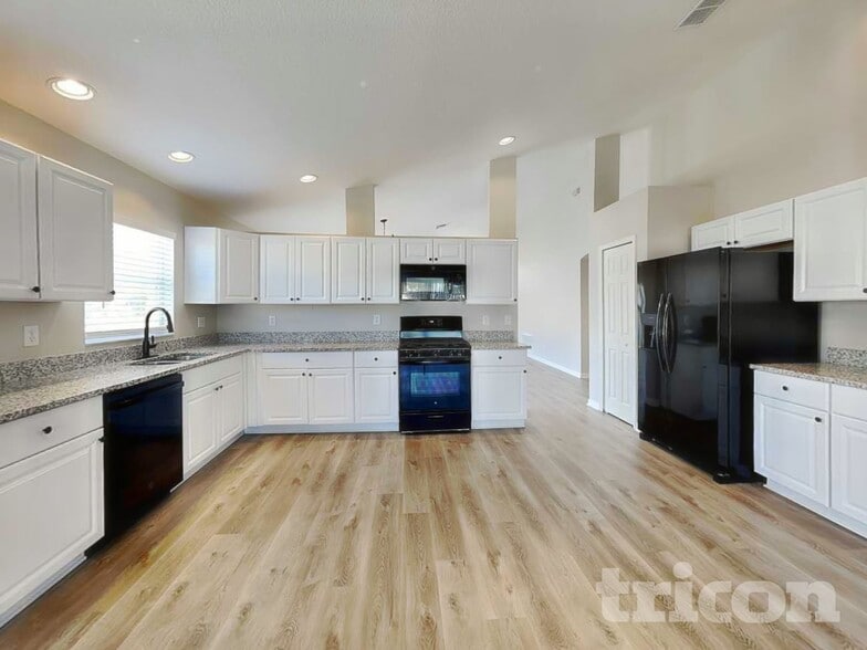 Building Photo - 24307 Satinwood Ct