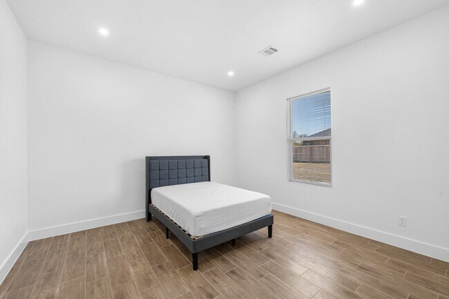 Building Photo - 510 Rd 5844