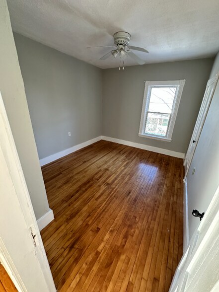 Building Photo - 62 Lakewood St