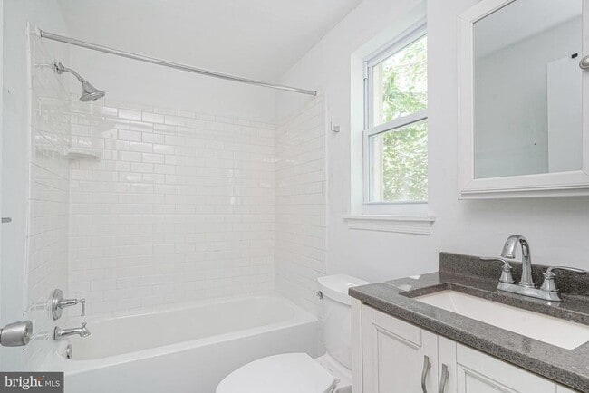 Building Photo - 1208 Webster St