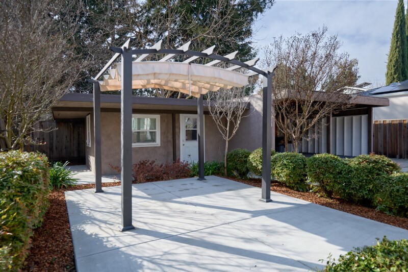 Building Photo - 781 Elm St