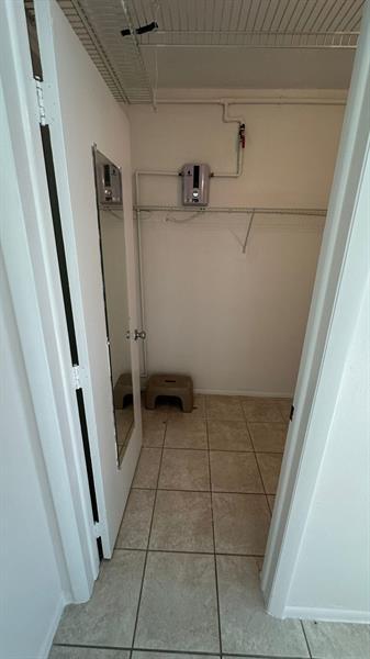 Building Photo - 625 Antioch Ave