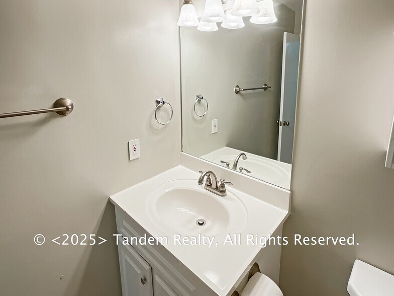 Building Photo - 118 Prescott Pl