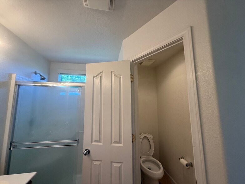 Building Photo - 9633 McKenna Dr