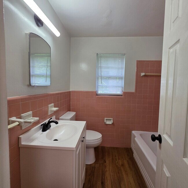 Building Photo - 2508 Belmont Ave