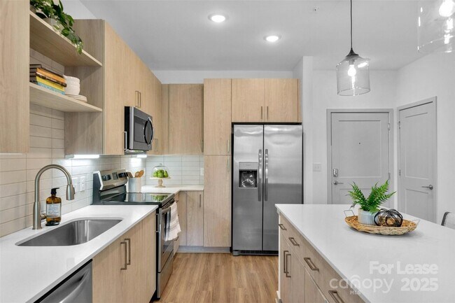 Building Photo - 9821 Research Dr