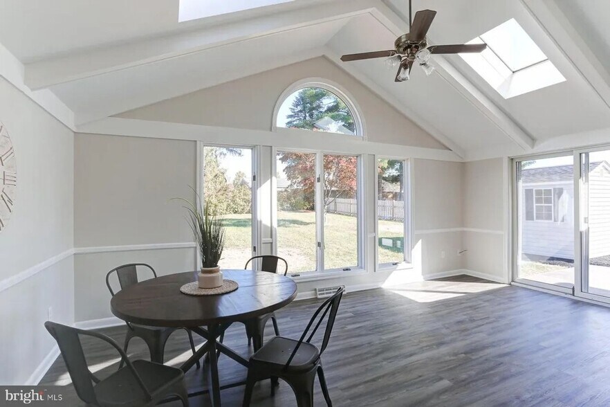 Building Photo - 2360 Sycamore Rd