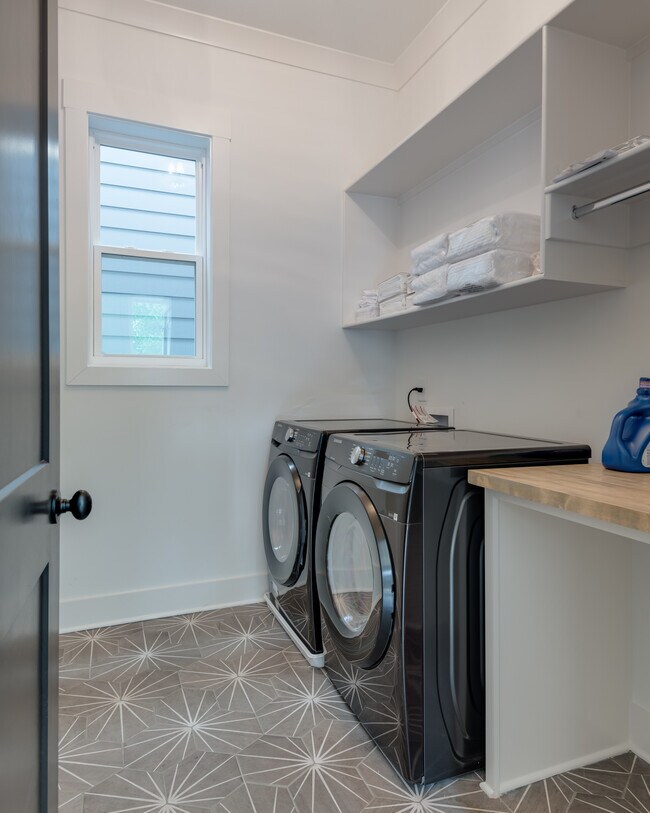 Building Photo - Cahal Ave Unit B