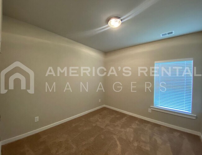 Building Photo - 115 Avalon Wy