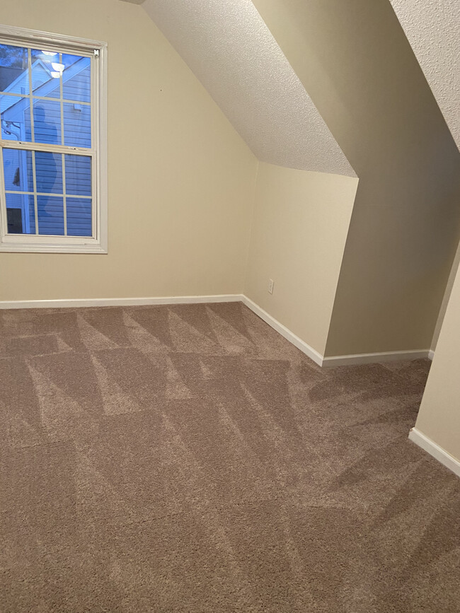 2nd floor bonus room w/ 2 w - 1309 Ujamaa Dr